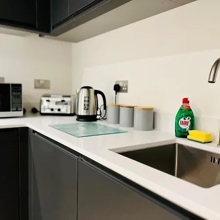Fabulous One Bedroom Apartment Near Old Trafford Stadium-2