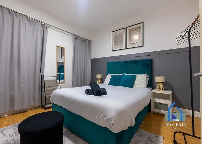 Traditional Central Home-Games Room-Free Parking